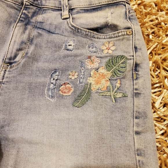 🌸 - Picture 3 of 4